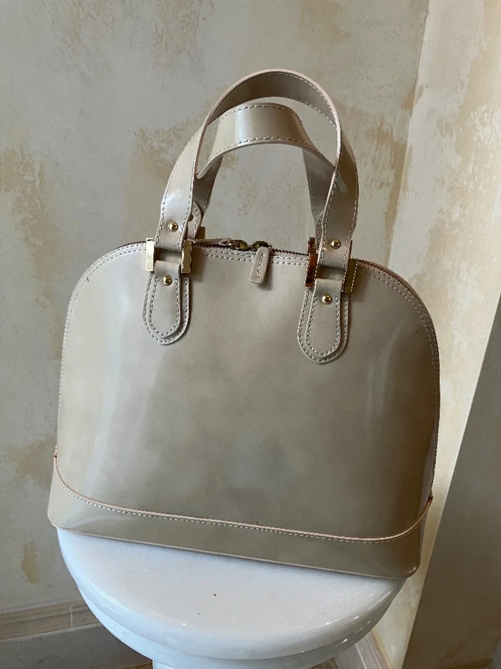 NWOT - ALBERTA Di CANIO GENUINE PATENT LEATHER ITALIAN TAN HANDBAG